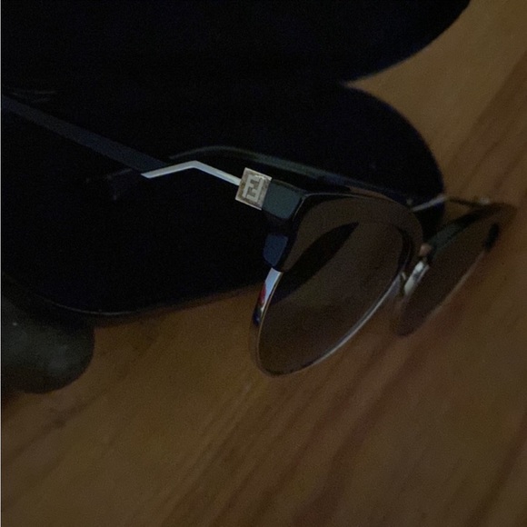 Fendi sunglasses - Picture 2 of 6